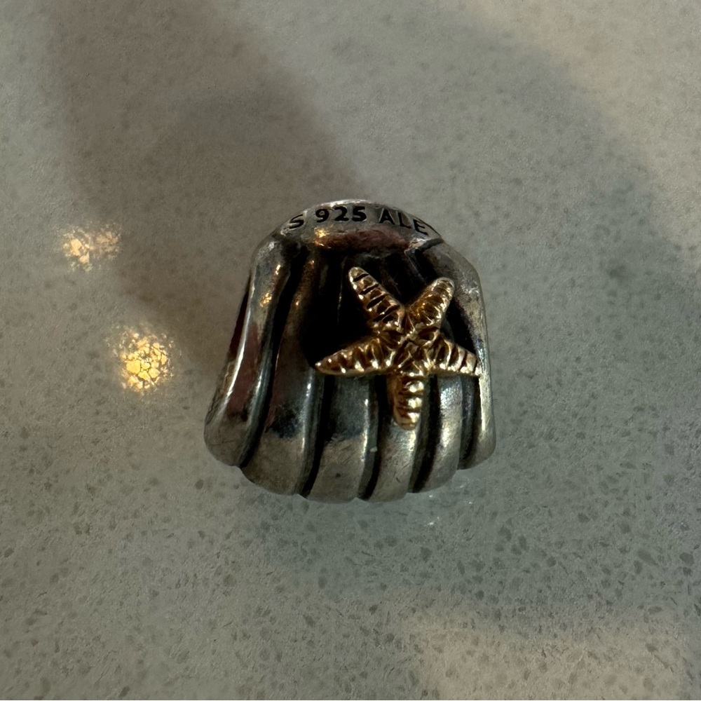 Pandora shell charm - Picture 2 of 4